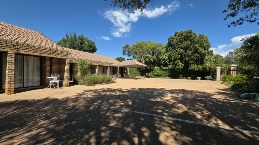 Commercial Property for Sale in Flamwood North West